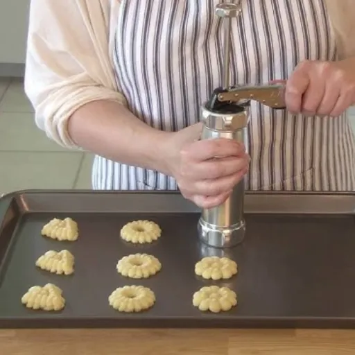 Tips for Using the Marcato Biscuit Press